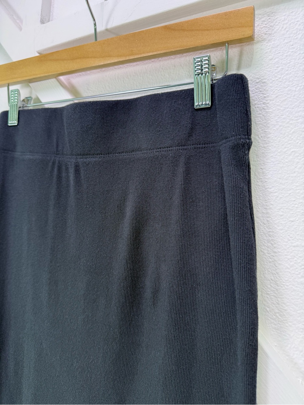Standard James Perse Midi Rib Knit Pencil Skirt Black Size 3 (Large) - Picture 3 of 11